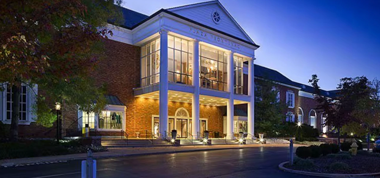 Aerial drone shot of Frontenac neighborhood in Missouri - Spring Cleaning Company professional junk removal service area